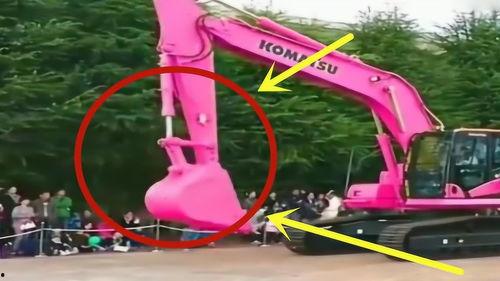 网红挖掘机吃瓜少女