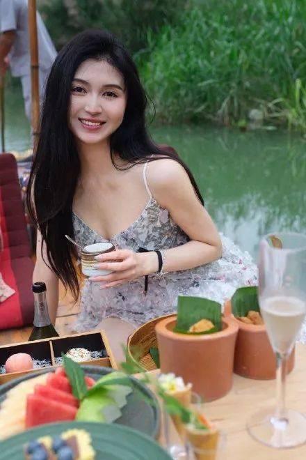 衡水吃瓜网红小姐姐,吃瓜界的“瓜王”揭秘！