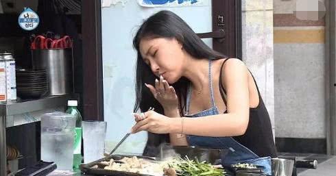 吃瓜网红女王大汗淋漓,揭秘网红吃瓜背后的辛酸与魅力