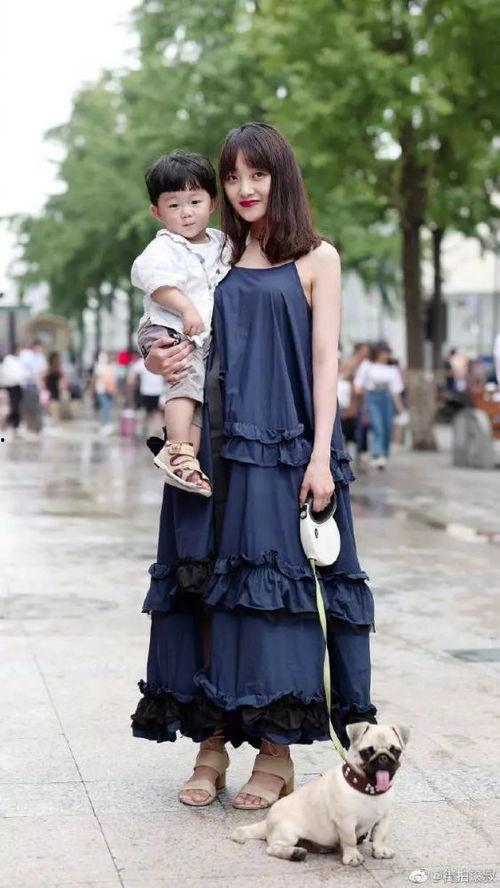 街拍网红吃瓜图片大全,瓜果飘香，美食诱惑尽收眼底