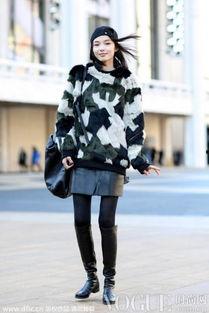 网红街拍模特吃瓜,模特现场“吃瓜”瞬间，时尚与趣味并存