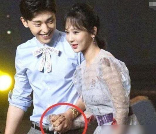 杨爸遛鸟吃瓜网,揭秘网络红人的日常生活