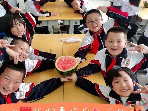 网课老师吃同学的瓜,老师与同学之间的神秘瓜葛