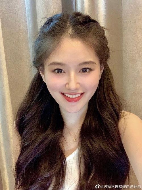 网红凡凡的吃瓜视频