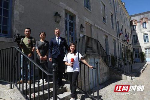 农村网红吃瓜事件视频,揭秘网络红人背后的真实生活