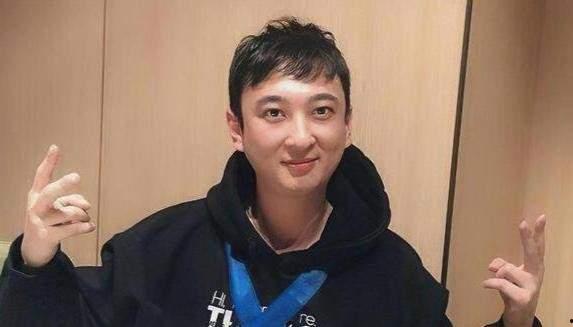 抖音吃瓜男网红寸头深圳,揭秘网络红人幕后生活