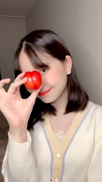 网红吃瓜小姐姐是谁呀,她是如何成为网络红人的？