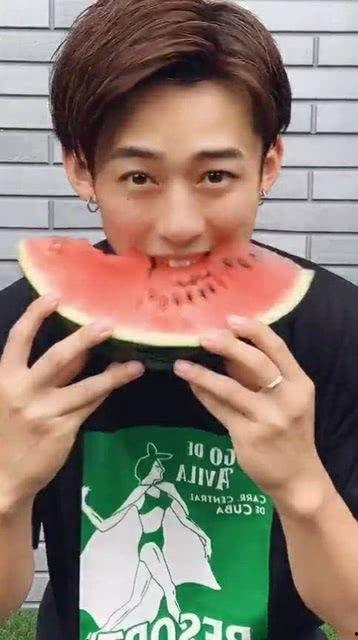 吃瓜网红兄弟,揭秘娱乐圈背后的那些事儿