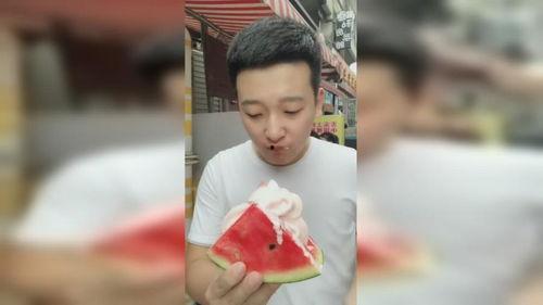 吃瓜网红帅哥,揭秘网红帅哥的吃瓜日常